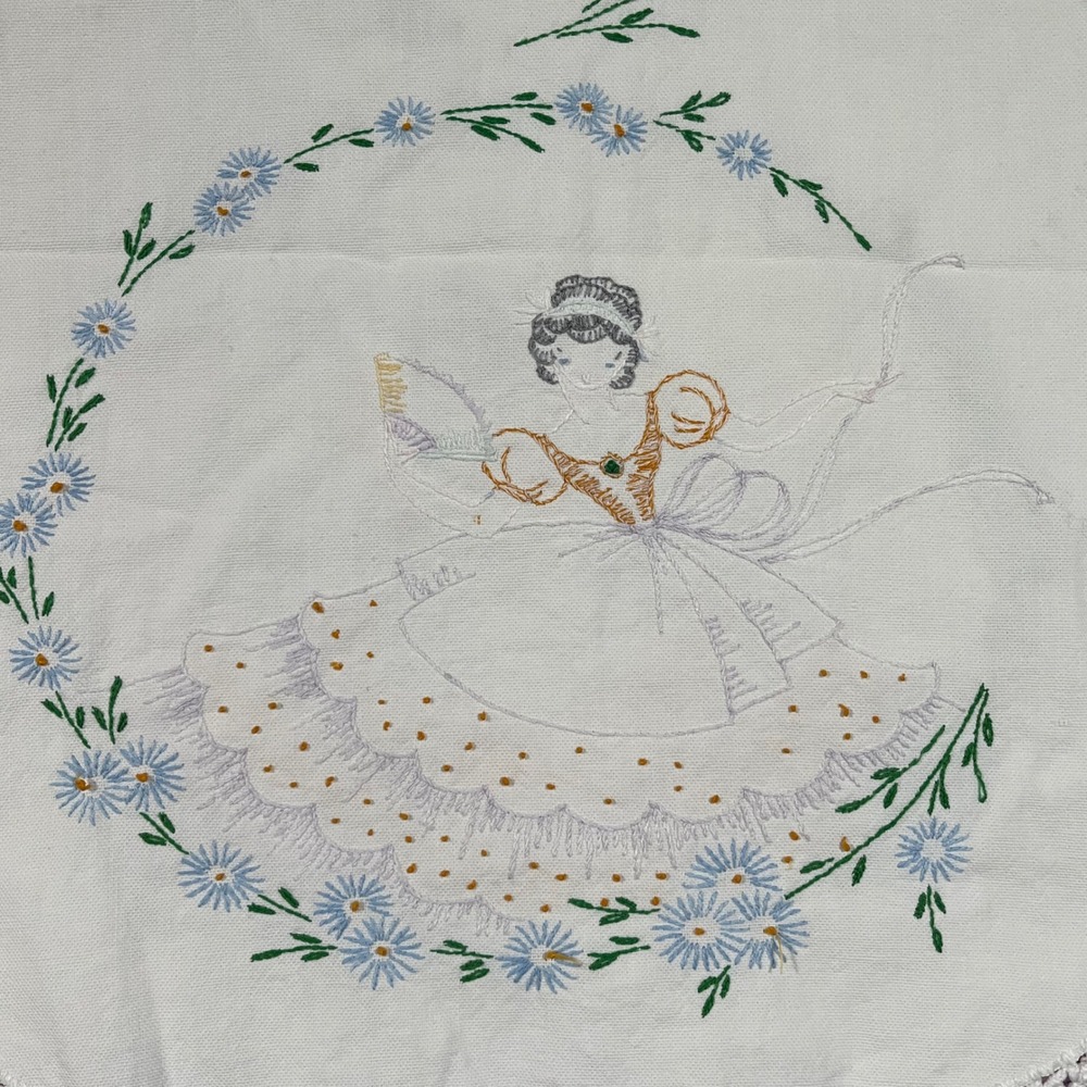 Vintage Embroidered Table Runner Vintage Southern Belle Floral Daisy